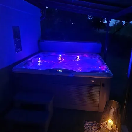 Les Jales Jacuzzi Et Etang ! Alpstuga